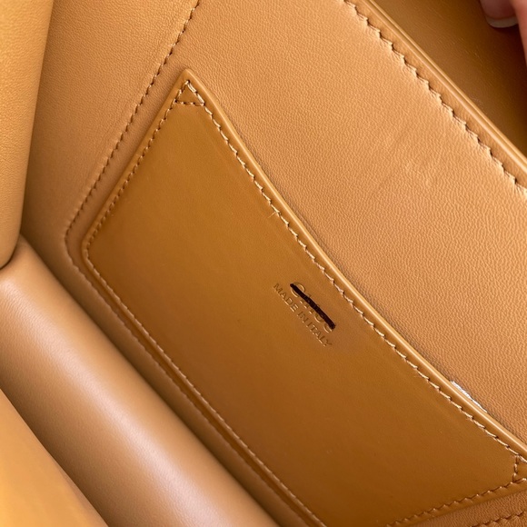 Chloé
Kattie Leather Shoulder Bag - Picture 14 of 16